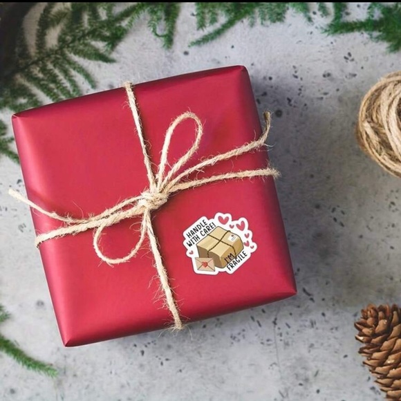 Handle With Care Fragile Sticker Roll - Heart Package Design 500pcs NEW - Picture 3 of 3